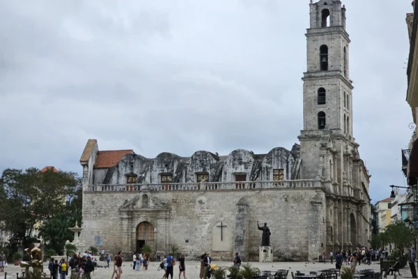 Basilica Menor de San Francisco de Asis i gamle Havana