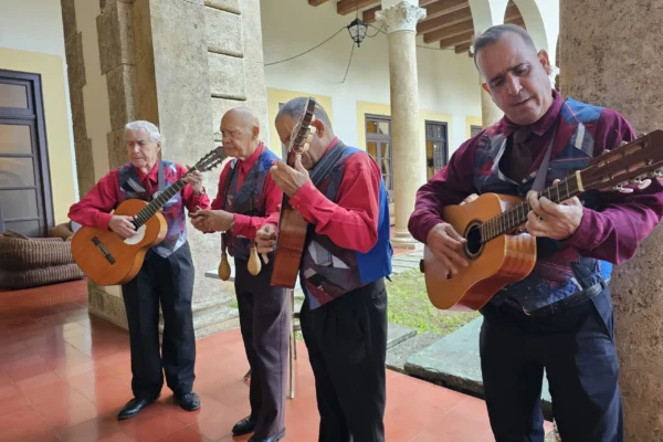 Eftermiddagsthe på hotel Nacional med musik til