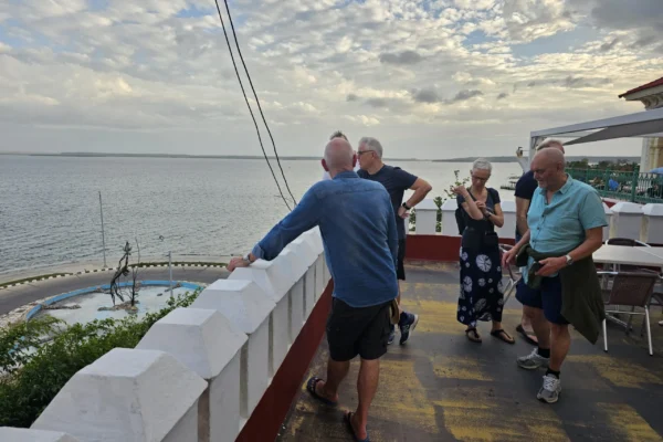 Udsigt over havet ned mod Trinidad - fra taget af det Mauriske slot i Cienfuegos