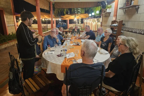 Fælles middag med fortælling om Cienfuegos spændende historie - på engelsk