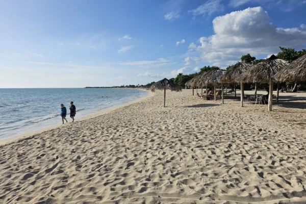 Playa Ancon syd for Trinidad. En dag ved vandet.