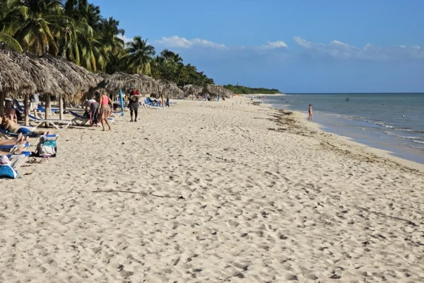 Playa Ancon syd for Trinidad. En dag ved vandet.